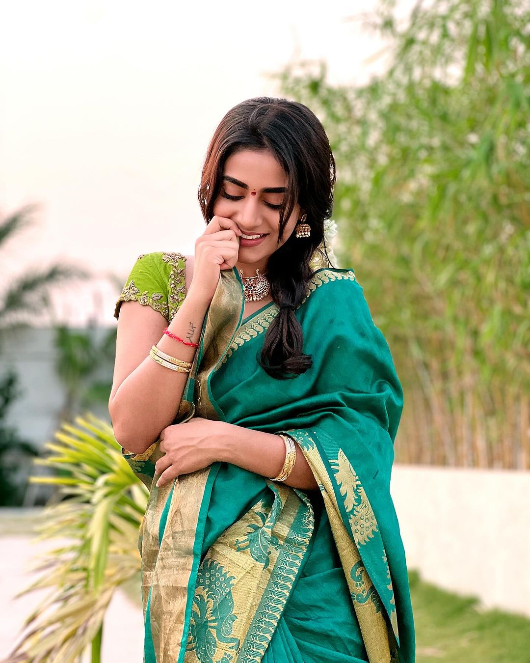 Indian Actress Nayani Pavani Stills in Green Saree